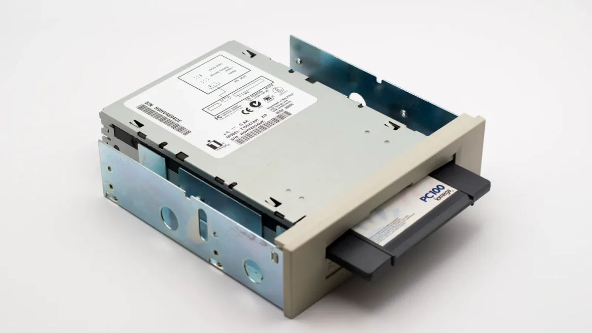 An old-fashioned PC100 data backup drive with a removable diskette, showcasing retro computing hardware.