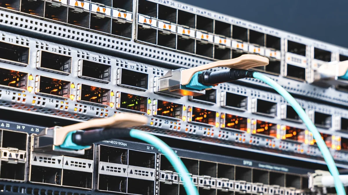 a bunch of wires that are connected to a server