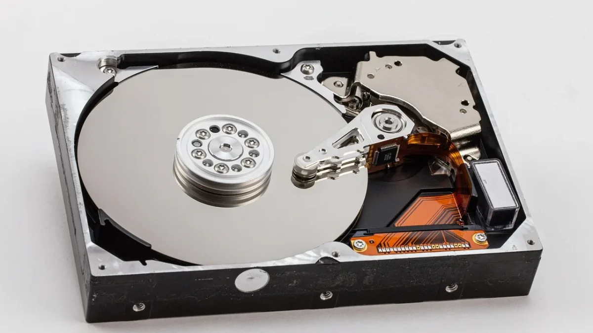 hard drive inside, hard disk, hard drive, hdd, magnetic storage, read head, data storage device, close up, 5 inch, ict,