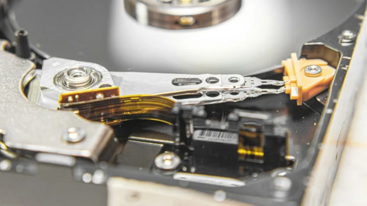 black and silver hard disk drive