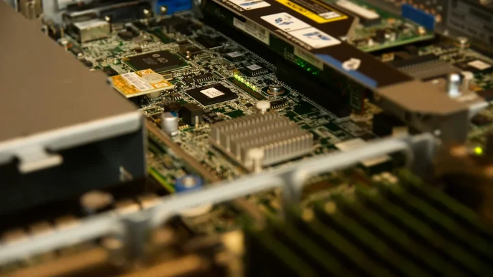 green and black computer motherboard
