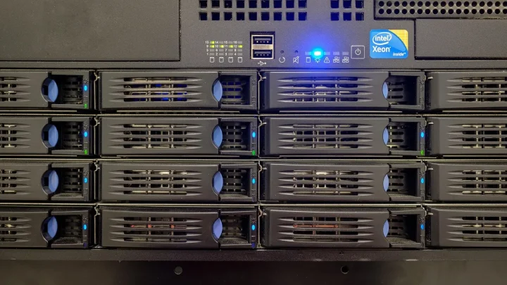 server, drive bay, hard drives, storage, network, edp, hardware, data, internet, web, server, server, server, server, se